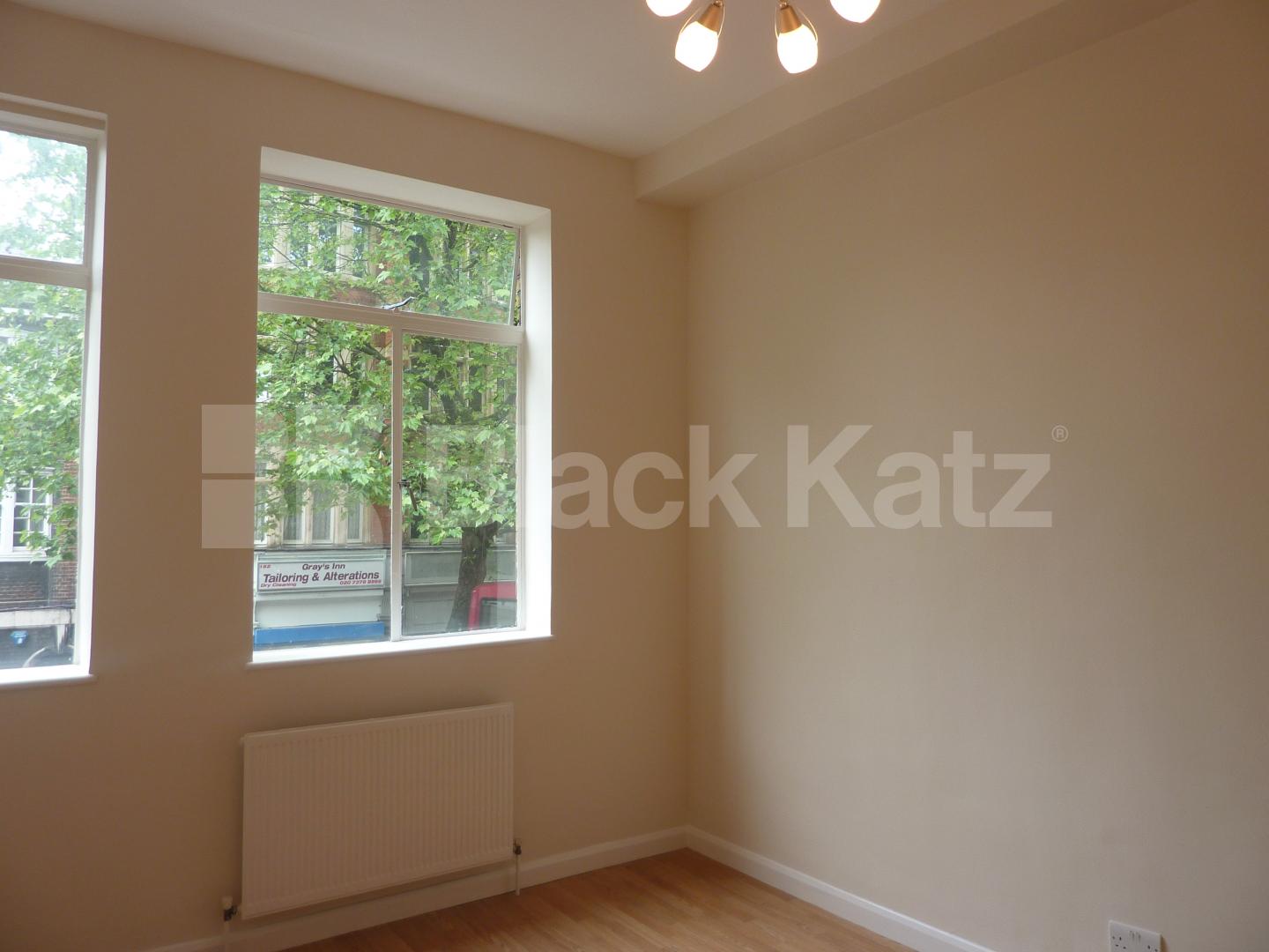 			2 Bedroom, 1 bath, 1 reception Flat			 Grays Inn Road, Kings Cross
